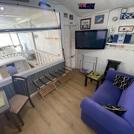 Апартаменты On The Water Boat House Фангареи Экстерьер фото