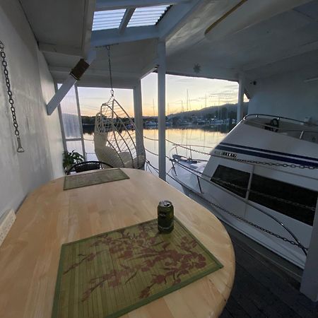Апартаменты On The Water Boat House Фангареи Экстерьер фото
