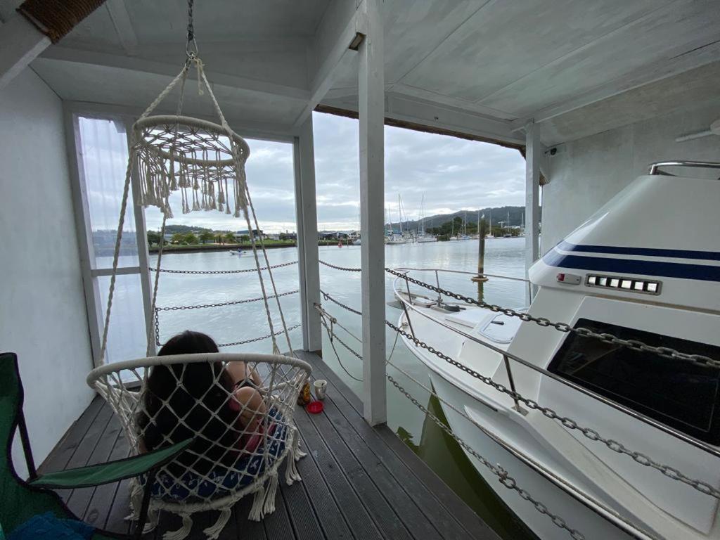 Апартаменты On The Water Boat House Фангареи Экстерьер фото
